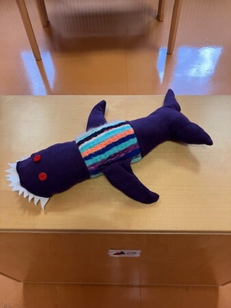 hier wurde ein Hai aus dem gewebten Stoff